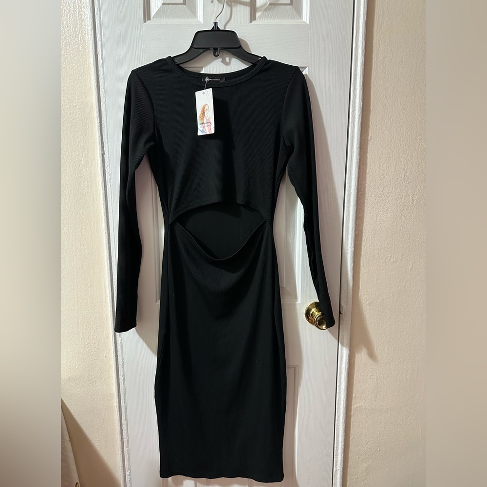 NWT Pretty Garden With Keyhole detail in the middle dress